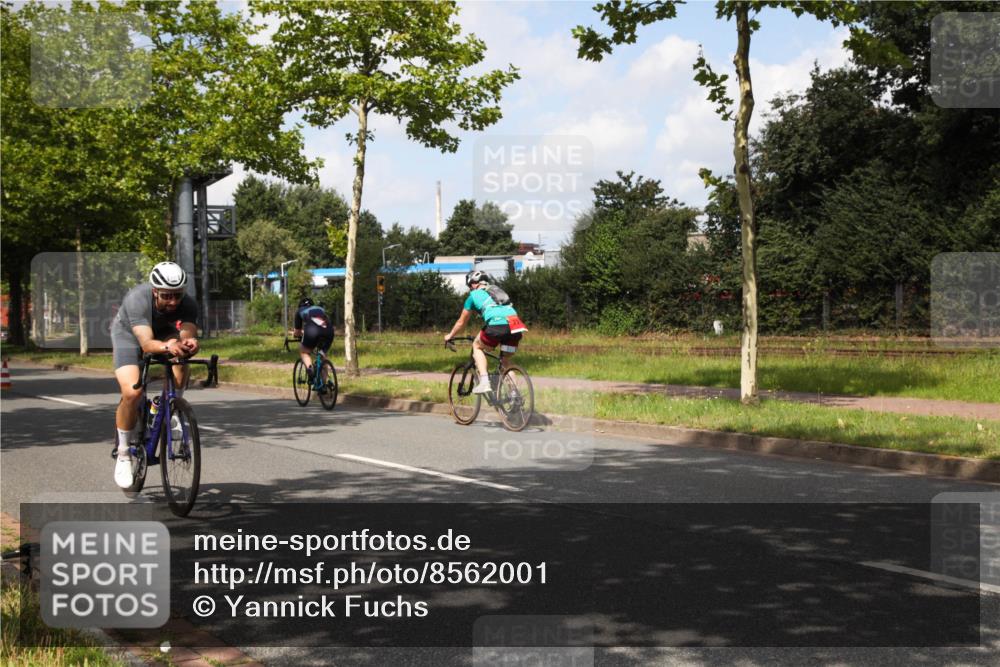 10.08.2025 - GEWOBA Citytriathlon Bremen Yannick Fuchs http://msf.ph/oto/8562001 10.08.2025 12:23:25 Radfahren 589, 606, 638, 696, 740, 754, 802, 921, 934, 945, 953 meine-sportfotos.de