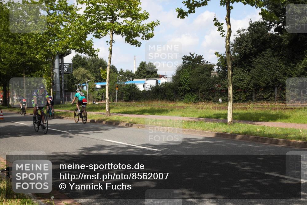 10.08.2025 - GEWOBA Citytriathlon Bremen Yannick Fuchs http://msf.ph/oto/8562007 10.08.2025 12:23:26 Radfahren 589, 606, 638, 696, 740, 754, 802, 921, 934, 945, 953 meine-sportfotos.de