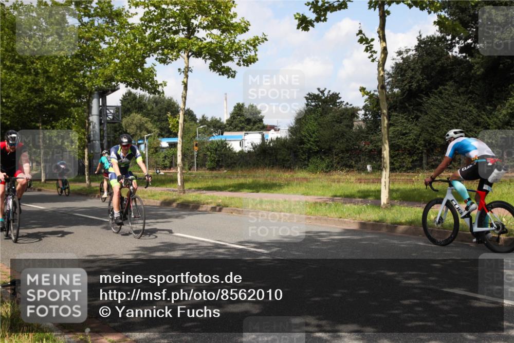 10.08.2025 - GEWOBA Citytriathlon Bremen Yannick Fuchs http://msf.ph/oto/8562010 10.08.2025 12:23:26 Radfahren 589, 606, 638, 696, 740, 754, 802, 921, 934, 945, 953 meine-sportfotos.de