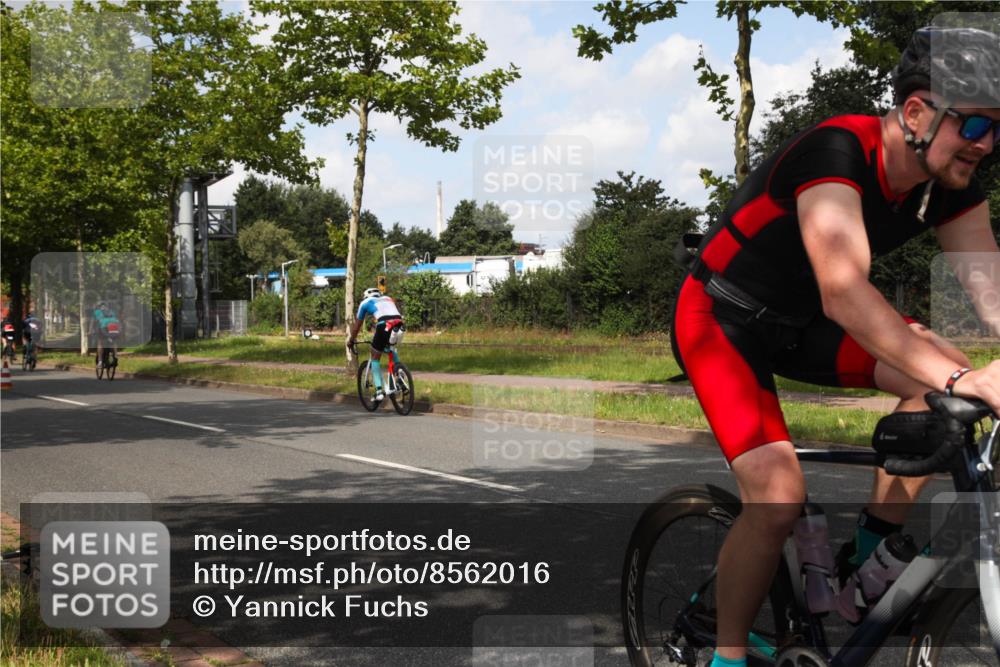 10.08.2025 - GEWOBA Citytriathlon Bremen Yannick Fuchs http://msf.ph/oto/8562016 10.08.2025 12:23:27 Radfahren 589, 606, 638, 696, 740, 754, 802, 921, 934, 945, 953, 983 meine-sportfotos.de