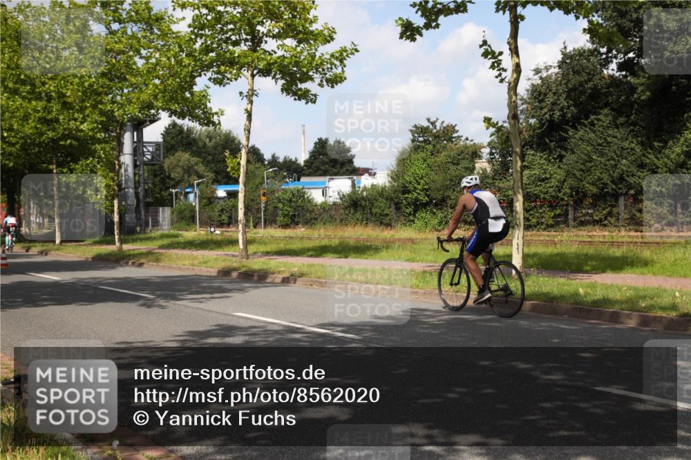10.08.2025 - GEWOBA Citytriathlon Bremen Yannick Fuchs http://msf.ph/oto/8562020 10.08.2025 12:23:30 Radfahren 606, 638, 696, 740, 754, 797, 802, 831, 945, 953, 983 meine-sportfotos.de