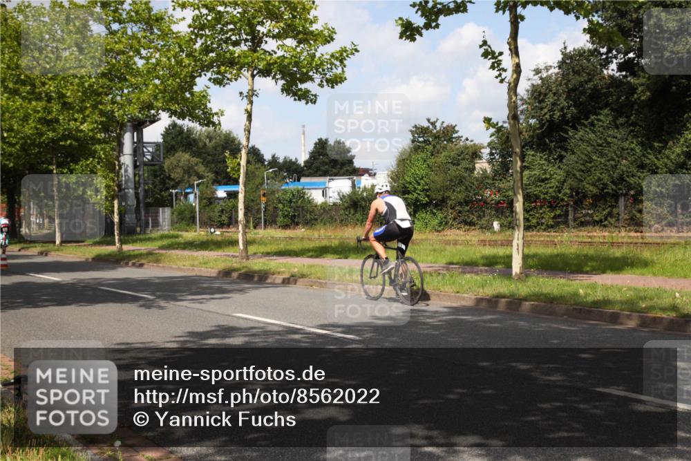 10.08.2025 - GEWOBA Citytriathlon Bremen Yannick Fuchs http://msf.ph/oto/8562022 10.08.2025 12:23:30 Radfahren 606, 638, 696, 740, 754, 797, 802, 831, 945, 953, 983 meine-sportfotos.de