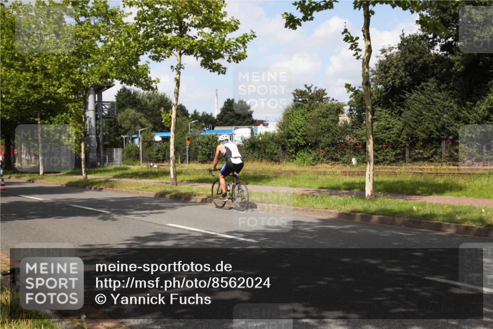 10.08.2025 - GEWOBA Citytriathlon Bremen Yannick Fuchs http://msf.ph/oto/8562024 10.08.2025 12:23:31 Radfahren 606, 638, 696, 754, 797, 802, 831, 945, 953, 983 meine-sportfotos.de