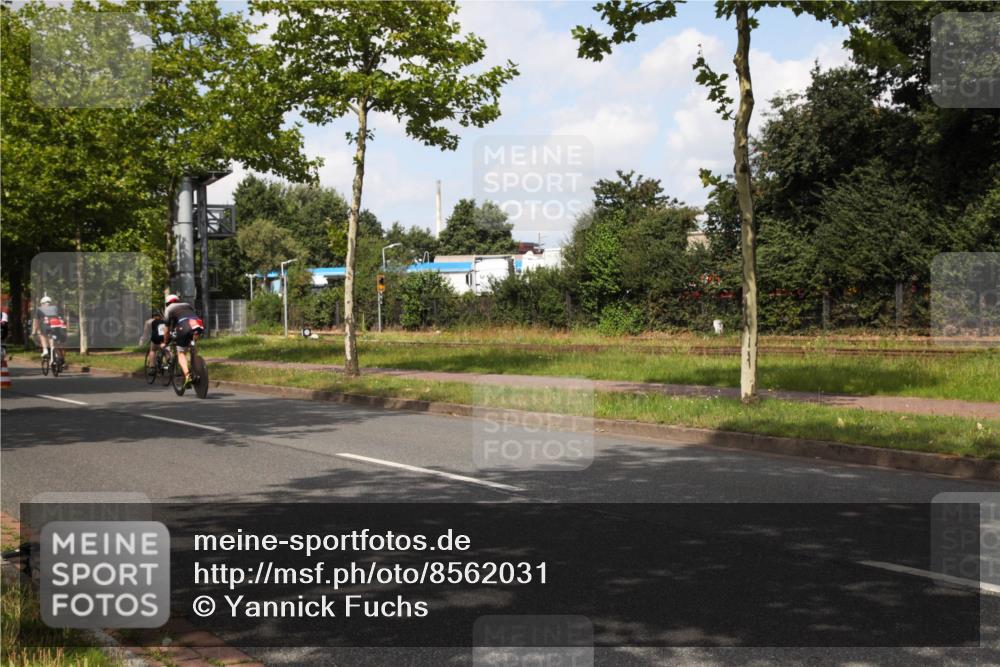 10.08.2025 - GEWOBA Citytriathlon Bremen Yannick Fuchs http://msf.ph/oto/8562031 10.08.2025 12:23:38 Radfahren 696, 746, 754, 797, 802, 831, 945, 983 meine-sportfotos.de