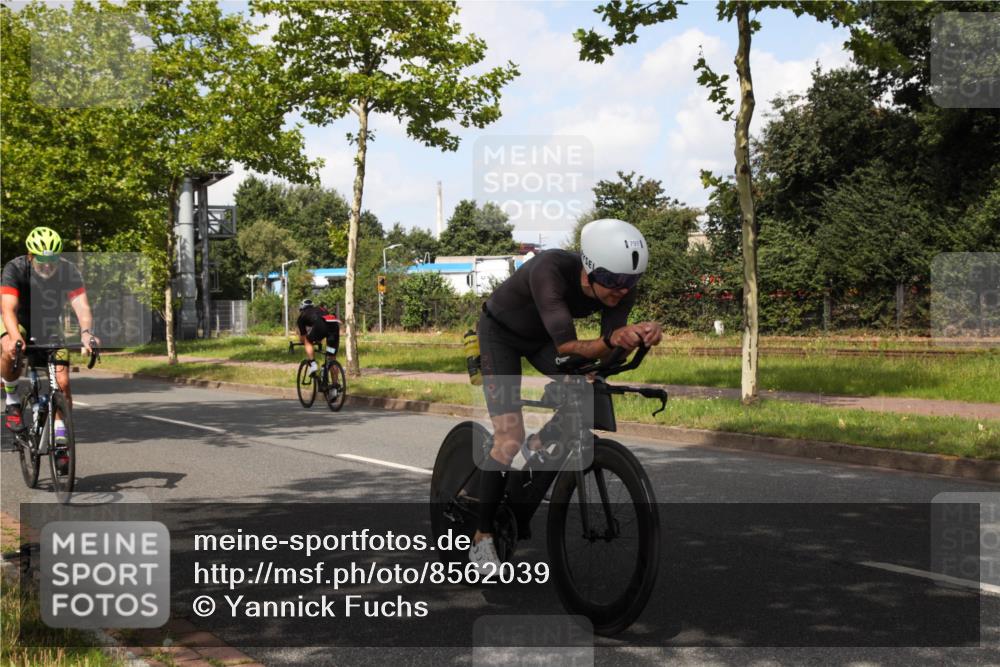 10.08.2025 - GEWOBA Citytriathlon Bremen Yannick Fuchs http://msf.ph/oto/8562039 10.08.2025 12:23:39 Radfahren 696, 746, 754, 797, 802, 831, 945, 983 meine-sportfotos.de