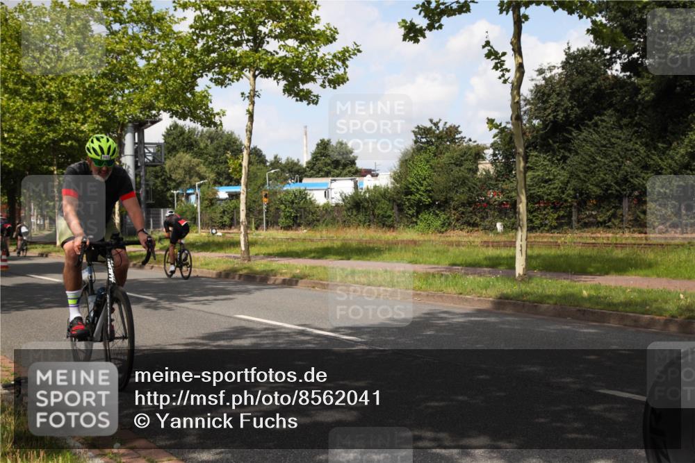 10.08.2025 - GEWOBA Citytriathlon Bremen Yannick Fuchs http://msf.ph/oto/8562041 10.08.2025 12:23:39 Radfahren 696, 746, 754, 797, 802, 831, 945, 983 meine-sportfotos.de