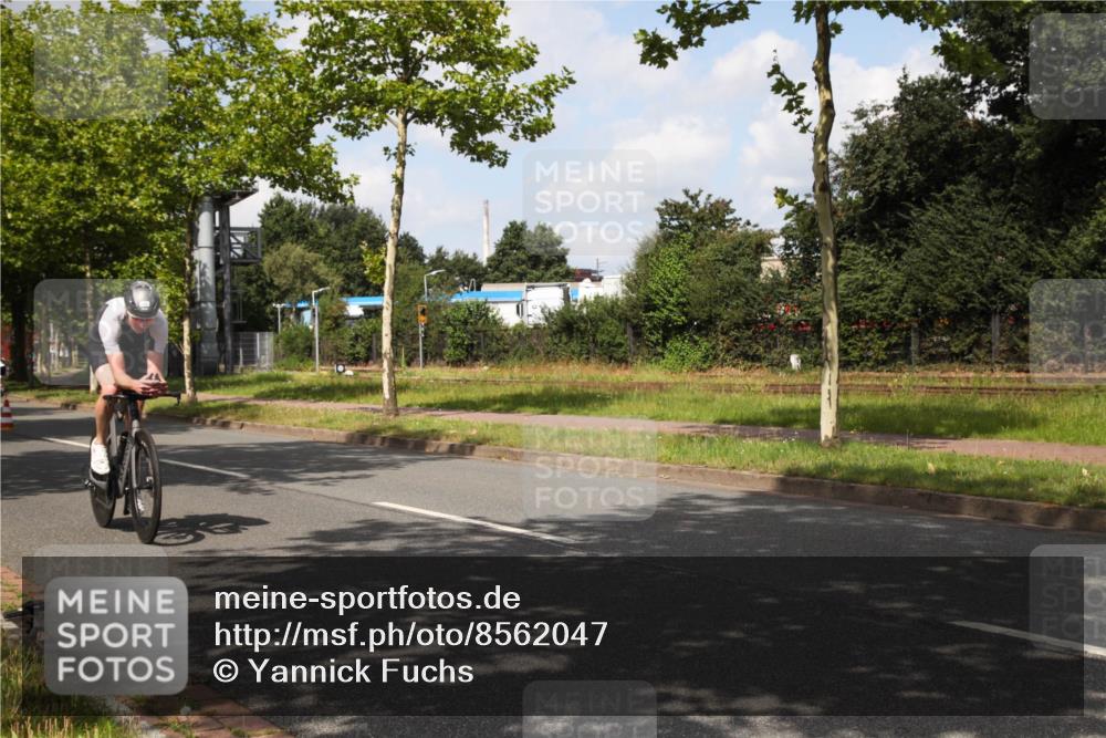 10.08.2025 - GEWOBA Citytriathlon Bremen Yannick Fuchs http://msf.ph/oto/8562047 10.08.2025 12:23:40 Radfahren 696, 746, 797, 802, 831, 945, 983 meine-sportfotos.de