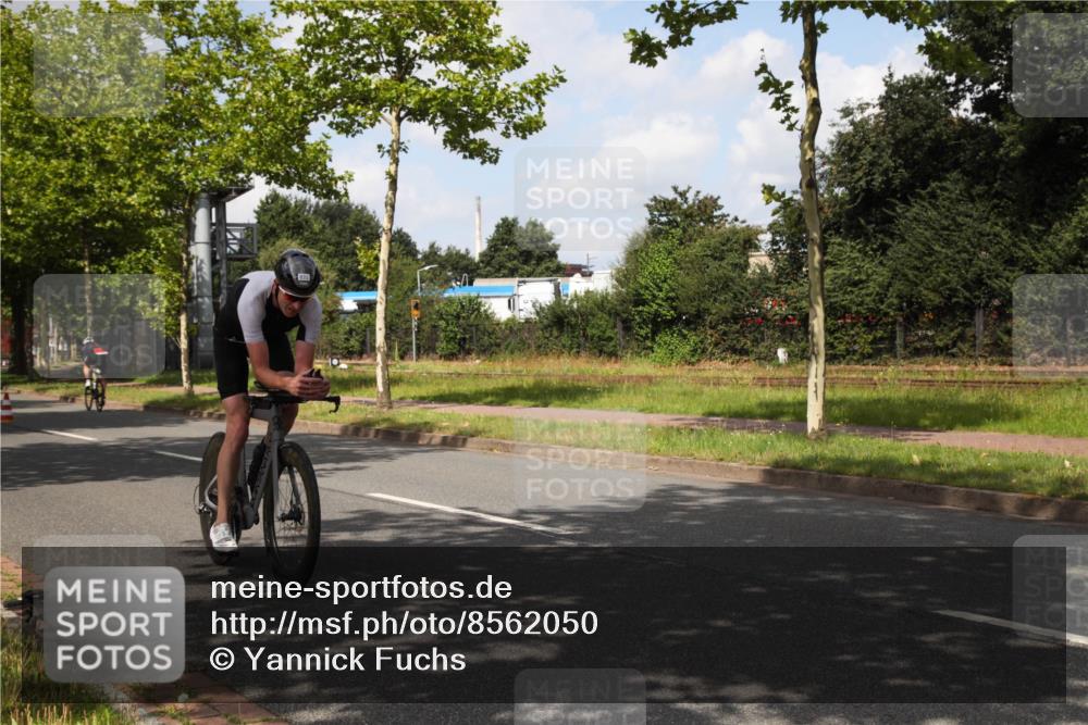 10.08.2025 - GEWOBA Citytriathlon Bremen Yannick Fuchs http://msf.ph/oto/8562050 10.08.2025 12:23:40 Radfahren 696, 746, 797, 802, 831, 945, 983 meine-sportfotos.de