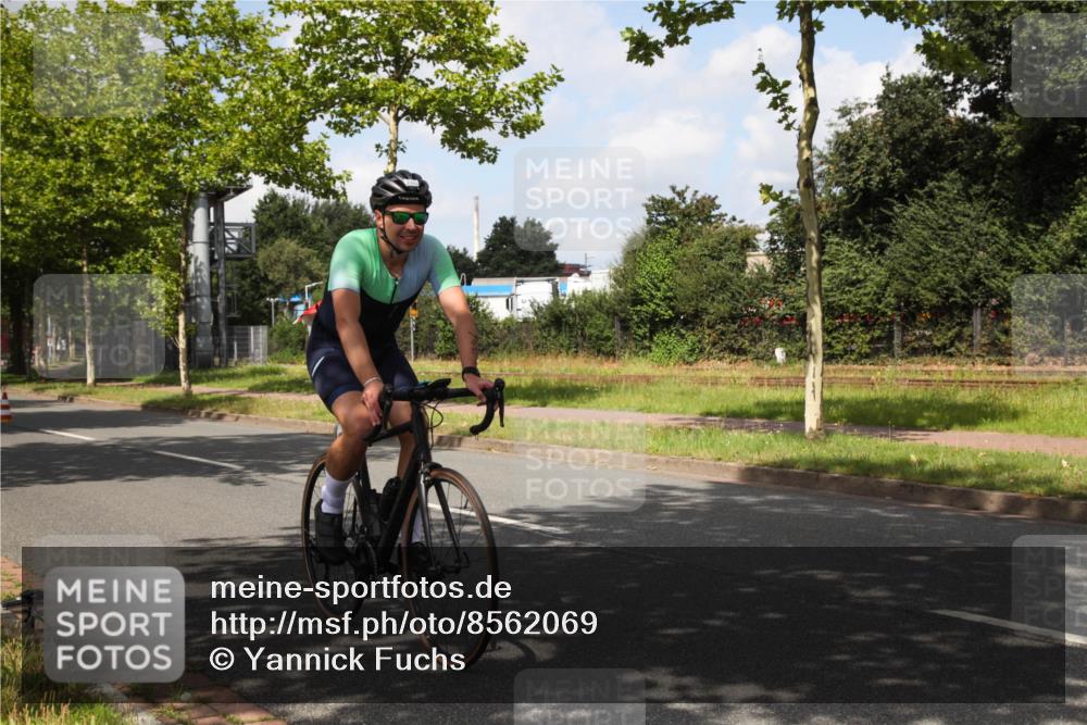 10.08.2025 - GEWOBA Citytriathlon Bremen Yannick Fuchs http://msf.ph/oto/8562069 10.08.2025 12:23:50 Radfahren 559, 706, 721, 746, 797, 815, 831, 983 meine-sportfotos.de