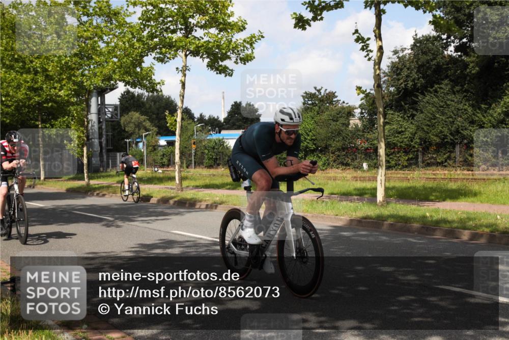 10.08.2025 - GEWOBA Citytriathlon Bremen Yannick Fuchs http://msf.ph/oto/8562073 10.08.2025 12:23:56 Radfahren 559, 614, 706, 721, 746, 815, 879 meine-sportfotos.de