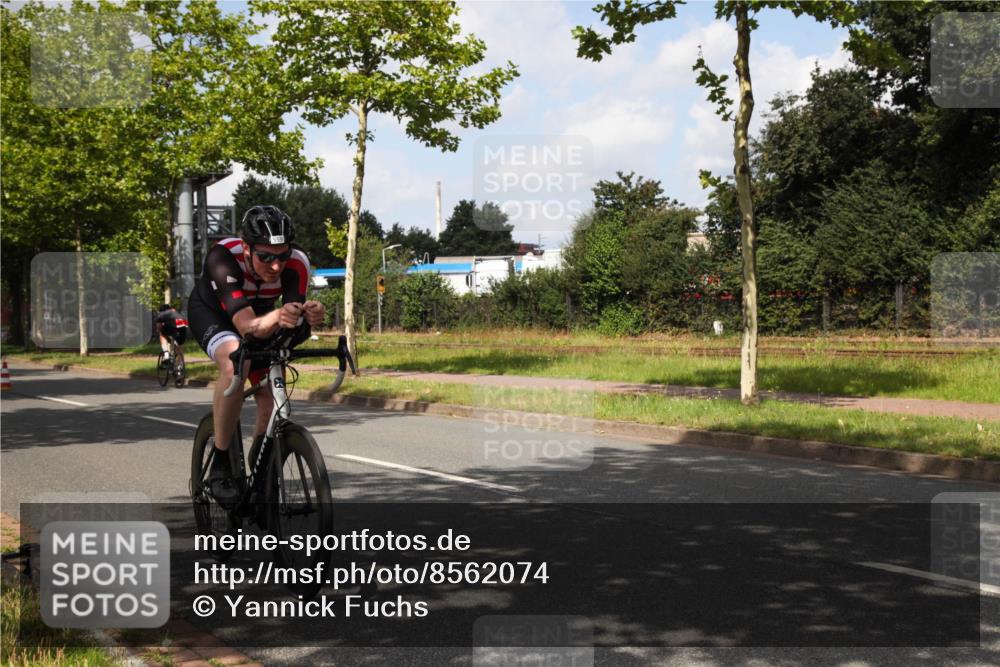 10.08.2025 - GEWOBA Citytriathlon Bremen Yannick Fuchs http://msf.ph/oto/8562074 10.08.2025 12:23:56 Radfahren 559, 614, 706, 721, 746, 815, 879 meine-sportfotos.de