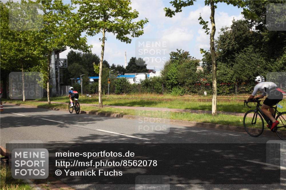 10.08.2025 - GEWOBA Citytriathlon Bremen Yannick Fuchs http://msf.ph/oto/8562078 10.08.2025 12:23:59 Radfahren 559, 614, 706, 721, 746, 815, 879, 1028 meine-sportfotos.de