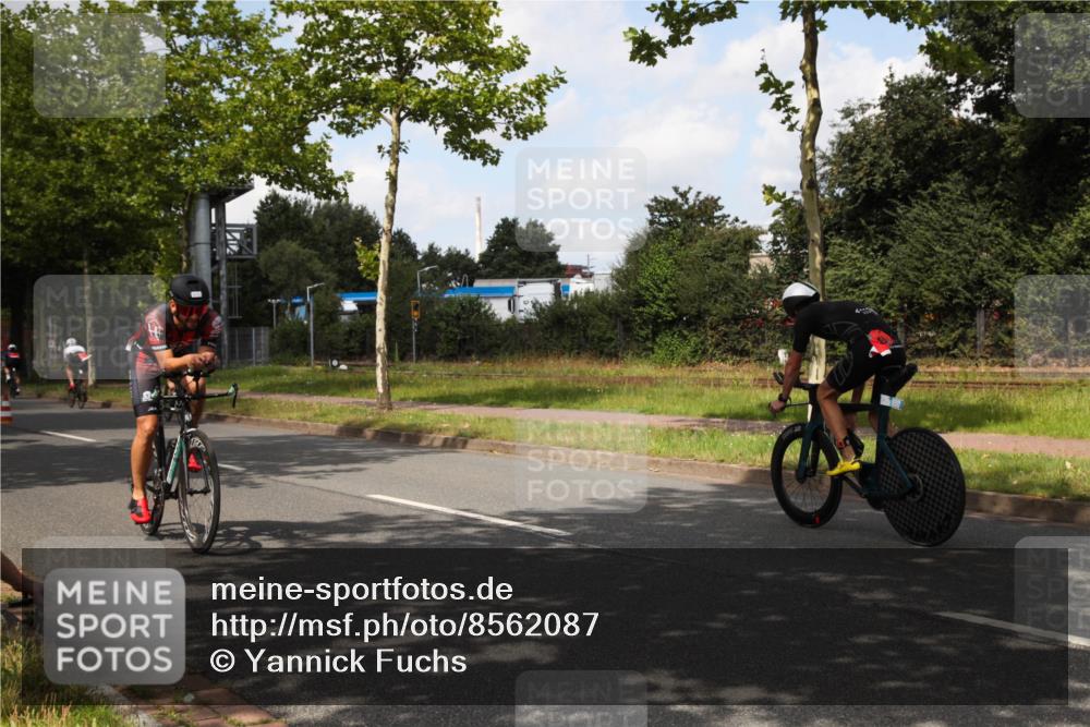 10.08.2025 - GEWOBA Citytriathlon Bremen Yannick Fuchs http://msf.ph/oto/8562087 10.08.2025 12:24:01 Radfahren 559, 614, 706, 721, 815, 879, 1028 meine-sportfotos.de