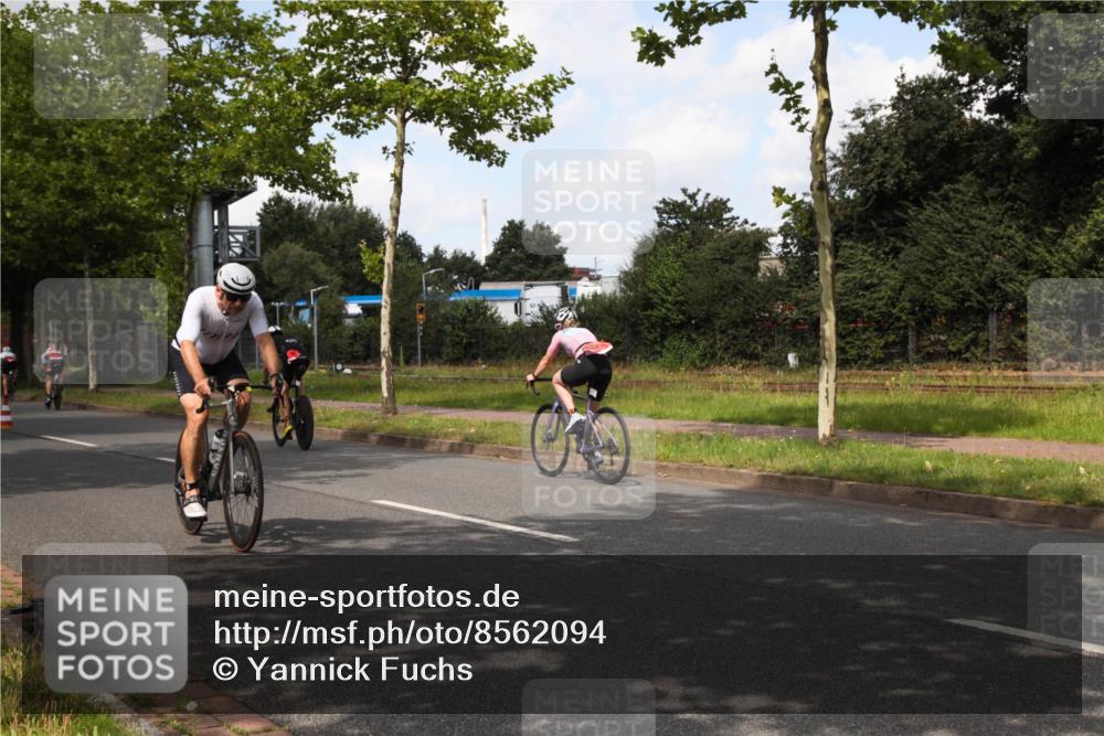 10.08.2025 - GEWOBA Citytriathlon Bremen Yannick Fuchs http://msf.ph/oto/8562094 10.08.2025 12:24:03 Radfahren 559, 614, 650, 706, 721, 815, 879, 1028 meine-sportfotos.de