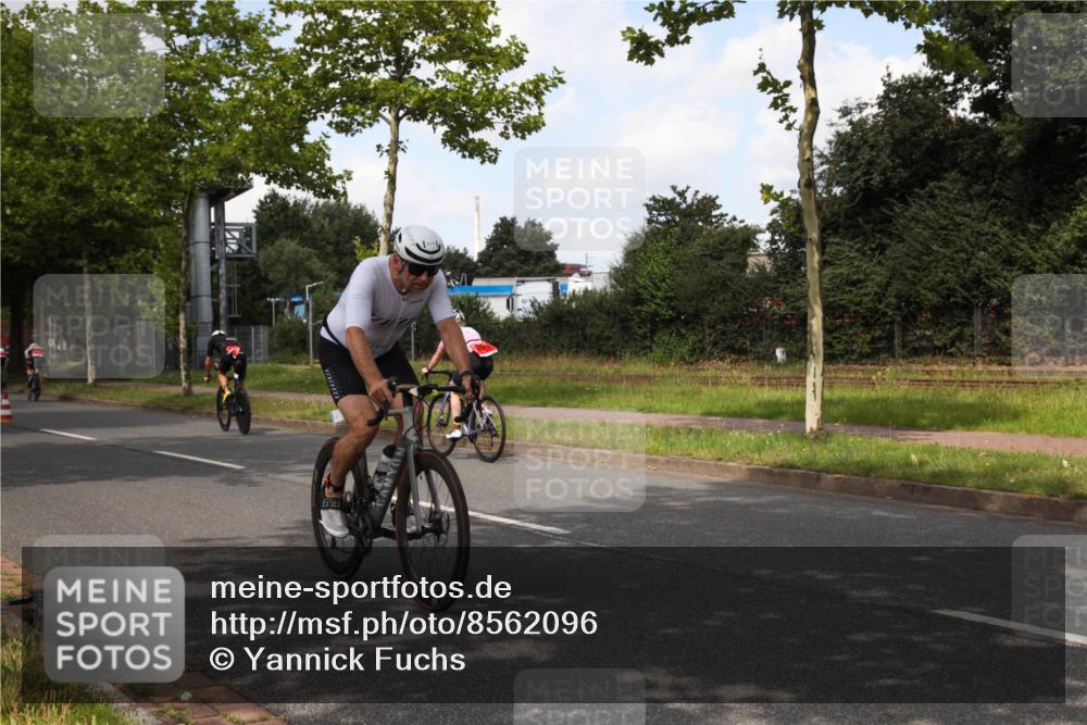 10.08.2025 - GEWOBA Citytriathlon Bremen Yannick Fuchs http://msf.ph/oto/8562096 10.08.2025 12:24:03 Radfahren 559, 614, 650, 706, 721, 815, 879, 1028 meine-sportfotos.de