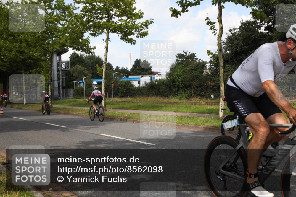 10.08.2025 - GEWOBA Citytriathlon Bremen Yannick Fuchs http://msf.ph/oto/8562098 10.08.2025 12:24:03 Radfahren 559, 614, 650, 706, 721, 815, 879, 1028 meine-sportfotos.de