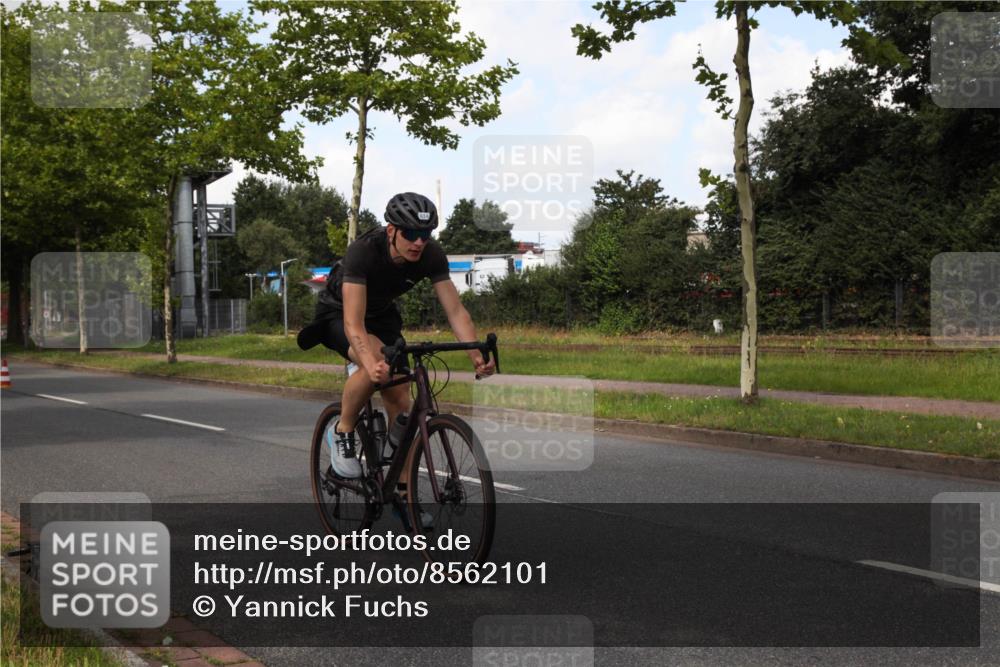 10.08.2025 - GEWOBA Citytriathlon Bremen Yannick Fuchs http://msf.ph/oto/8562101 10.08.2025 12:24:06 Radfahren 559, 614, 650, 706, 721, 723, 815, 879, 944, 1028 meine-sportfotos.de
