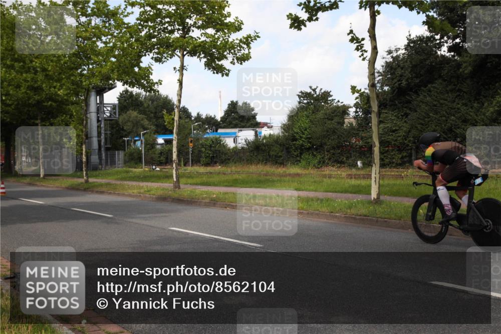 10.08.2025 - GEWOBA Citytriathlon Bremen Yannick Fuchs http://msf.ph/oto/8562104 10.08.2025 12:24:11 Radfahren 557, 614, 650, 723, 815, 879, 944, 1028 meine-sportfotos.de