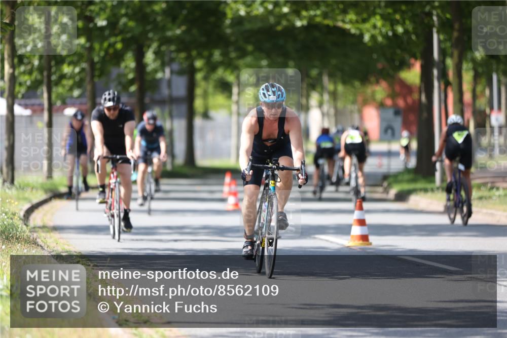10.08.2025 - GEWOBA Citytriathlon Bremen Yannick Fuchs http://msf.ph/oto/8562109 10.08.2025 14:26:03 Radfahren 181, 220, 231, 273, 325, 331, 446 meine-sportfotos.de