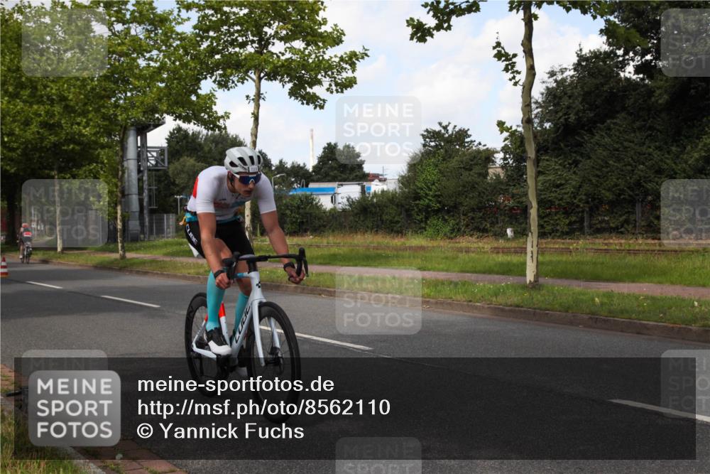 10.08.2025 - GEWOBA Citytriathlon Bremen Yannick Fuchs http://msf.ph/oto/8562110 10.08.2025 12:24:16 Radfahren 557, 613, 614, 623, 650, 723, 724, 809, 879, 883, 925, 944, 1028 meine-sportfotos.de