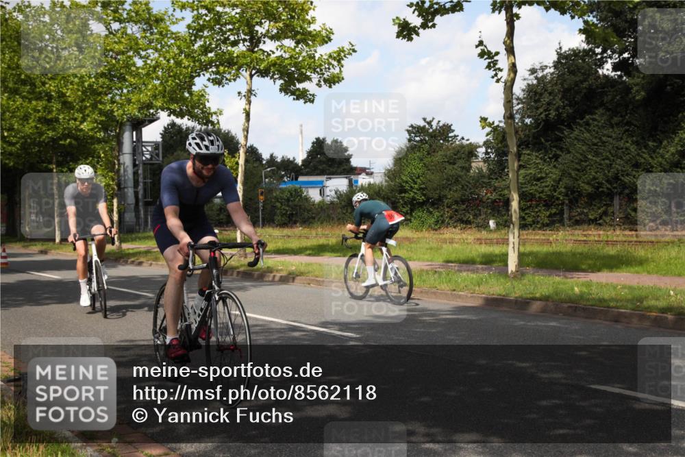 10.08.2025 - GEWOBA Citytriathlon Bremen Yannick Fuchs http://msf.ph/oto/8562118 10.08.2025 12:24:25 Radfahren 557, 613, 623, 650, 660, 705, 723, 724, 779, 809, 883, 925, 944, 964, 1036 meine-sportfotos.de