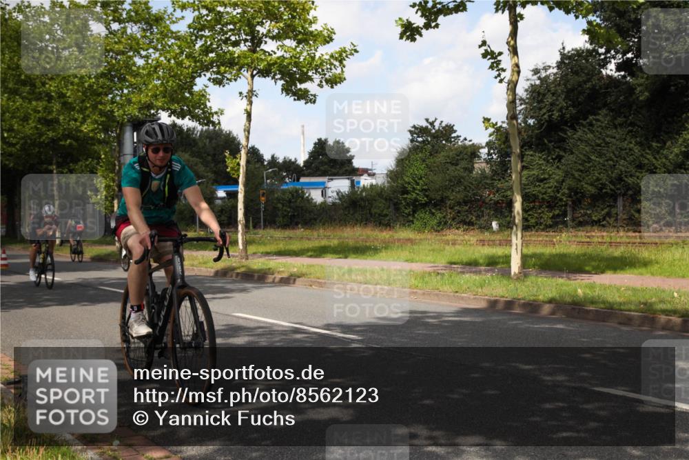 10.08.2025 - GEWOBA Citytriathlon Bremen Yannick Fuchs http://msf.ph/oto/8562123 10.08.2025 12:24:26 Radfahren 557, 613, 623, 650, 660, 705, 723, 724, 779, 809, 883, 925, 944, 964, 1036 meine-sportfotos.de