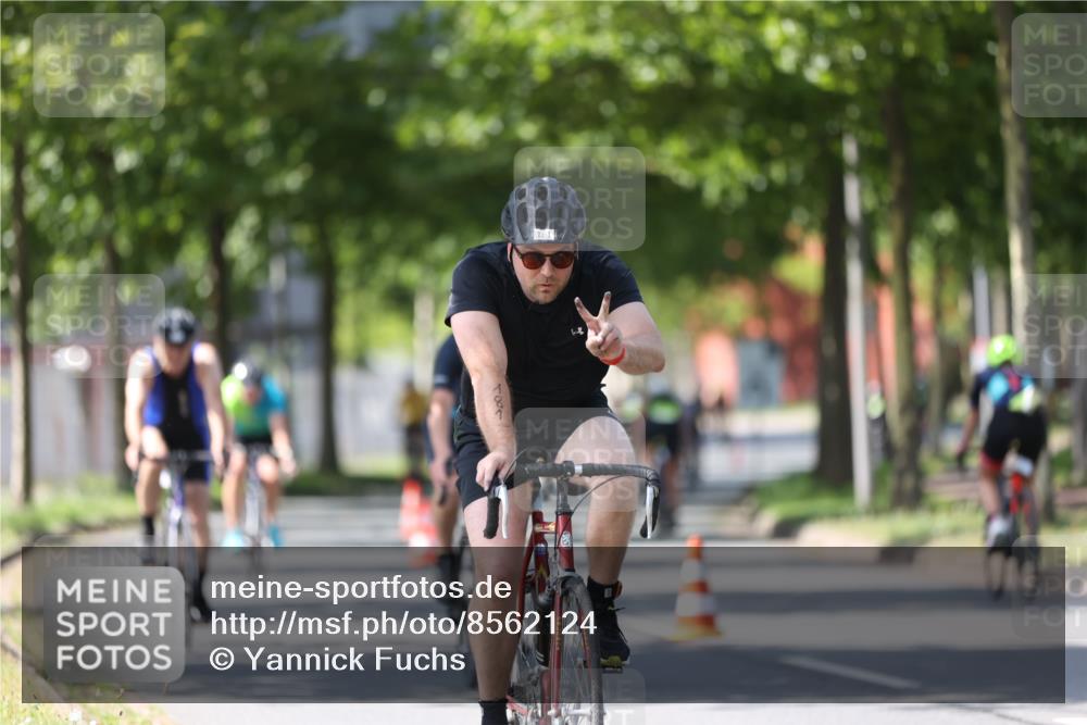 10.08.2025 - GEWOBA Citytriathlon Bremen Yannick Fuchs http://msf.ph/oto/8562124 10.08.2025 14:26:05 Radfahren 181, 220, 231, 273, 278, 325, 331, 446 meine-sportfotos.de