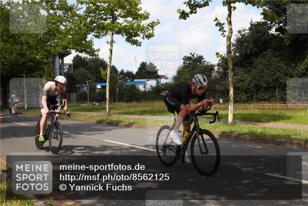10.08.2025 - GEWOBA Citytriathlon Bremen Yannick Fuchs http://msf.ph/oto/8562125 10.08.2025 12:24:27 Radfahren 557, 613, 623, 650, 660, 705, 723, 724, 779, 809, 883, 925, 944, 964, 1006, 1036 meine-sportfotos.de
