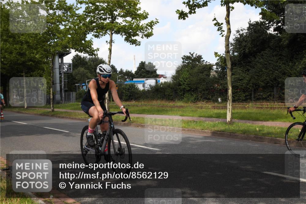 10.08.2025 - GEWOBA Citytriathlon Bremen Yannick Fuchs http://msf.ph/oto/8562129 10.08.2025 12:24:29 Radfahren 557, 613, 623, 660, 672, 705, 723, 724, 779, 809, 883, 925, 944, 964, 1006, 1036 meine-sportfotos.de