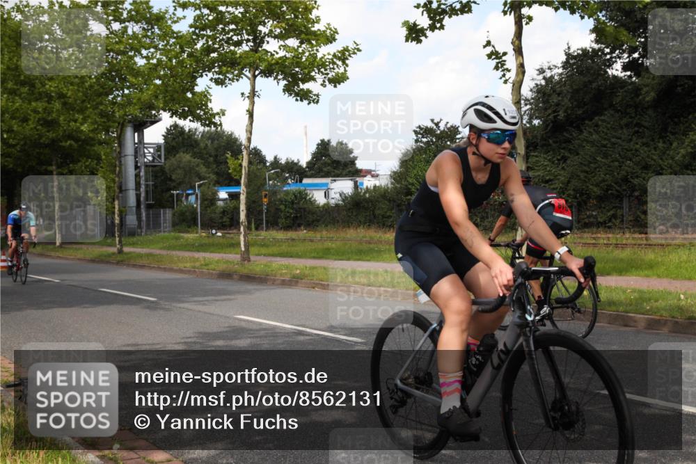 10.08.2025 - GEWOBA Citytriathlon Bremen Yannick Fuchs http://msf.ph/oto/8562131 10.08.2025 12:24:29 Radfahren 557, 613, 623, 660, 672, 705, 723, 724, 779, 809, 883, 925, 944, 964, 1006, 1036 meine-sportfotos.de