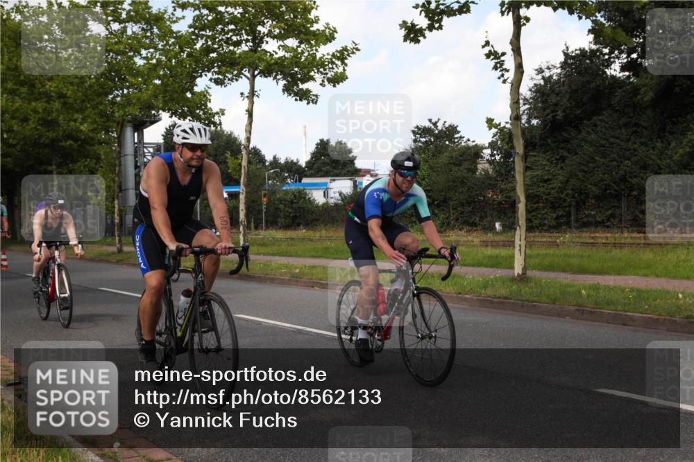 10.08.2025 - GEWOBA Citytriathlon Bremen Yannick Fuchs http://msf.ph/oto/8562133 10.08.2025 12:24:31 Radfahren 557, 597, 613, 623, 660, 672, 705, 723, 724, 779, 809, 883, 925, 944, 964, 1006, 1036 meine-sportfotos.de