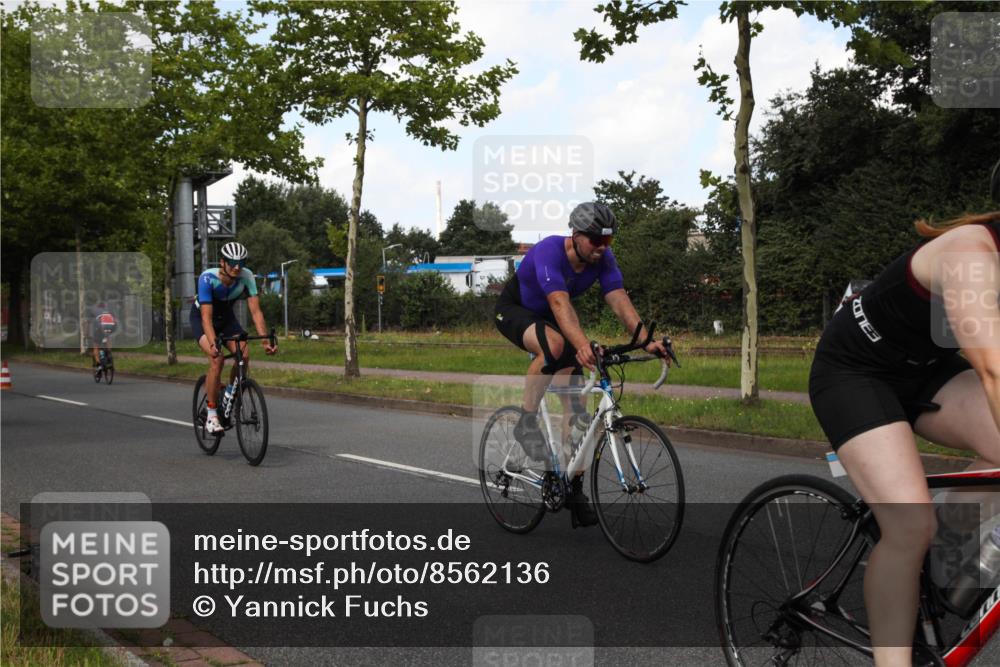 10.08.2025 - GEWOBA Citytriathlon Bremen Yannick Fuchs http://msf.ph/oto/8562136 10.08.2025 12:24:32 Radfahren 557, 597, 613, 623, 660, 672, 705, 724, 779, 809, 883, 925, 964, 1006, 1036 meine-sportfotos.de