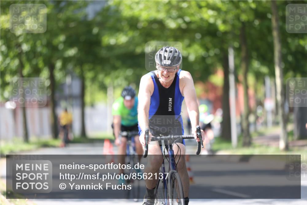 10.08.2025 - GEWOBA Citytriathlon Bremen Yannick Fuchs http://msf.ph/oto/8562137 10.08.2025 14:26:07 Radfahren 181, 220, 231, 273, 278, 325, 331, 446 meine-sportfotos.de