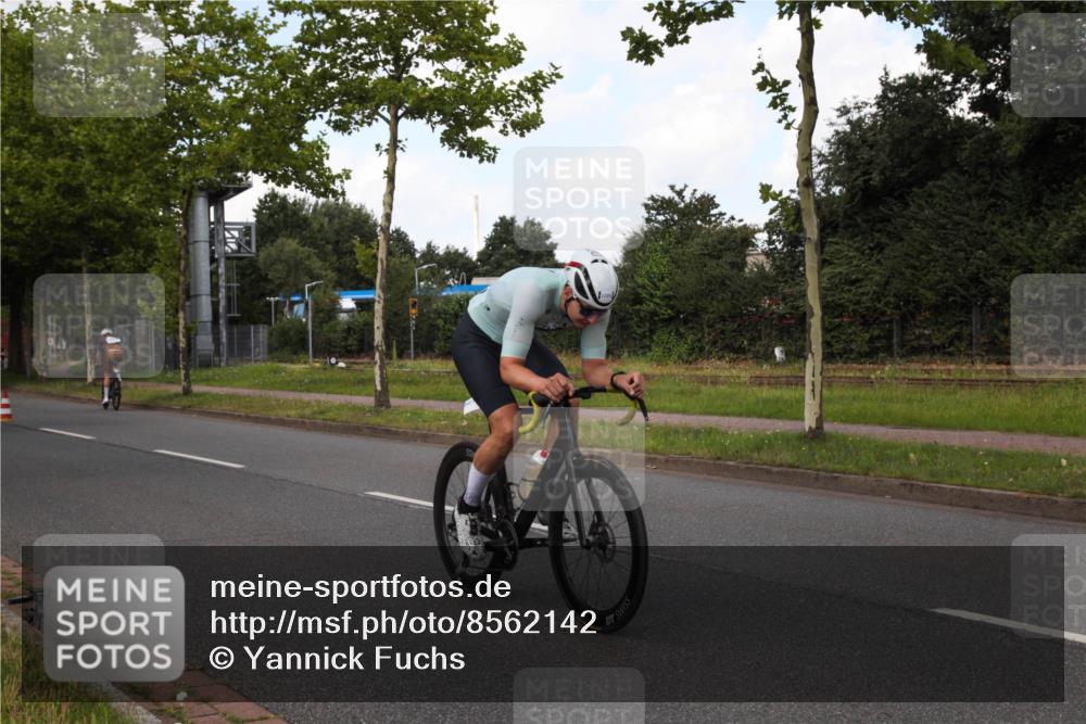 10.08.2025 - GEWOBA Citytriathlon Bremen Yannick Fuchs http://msf.ph/oto/8562142 10.08.2025 12:24:35 Radfahren 557, 597, 613, 623, 660, 672, 698, 705, 724, 779, 809, 883, 925, 964, 1006, 1036 meine-sportfotos.de