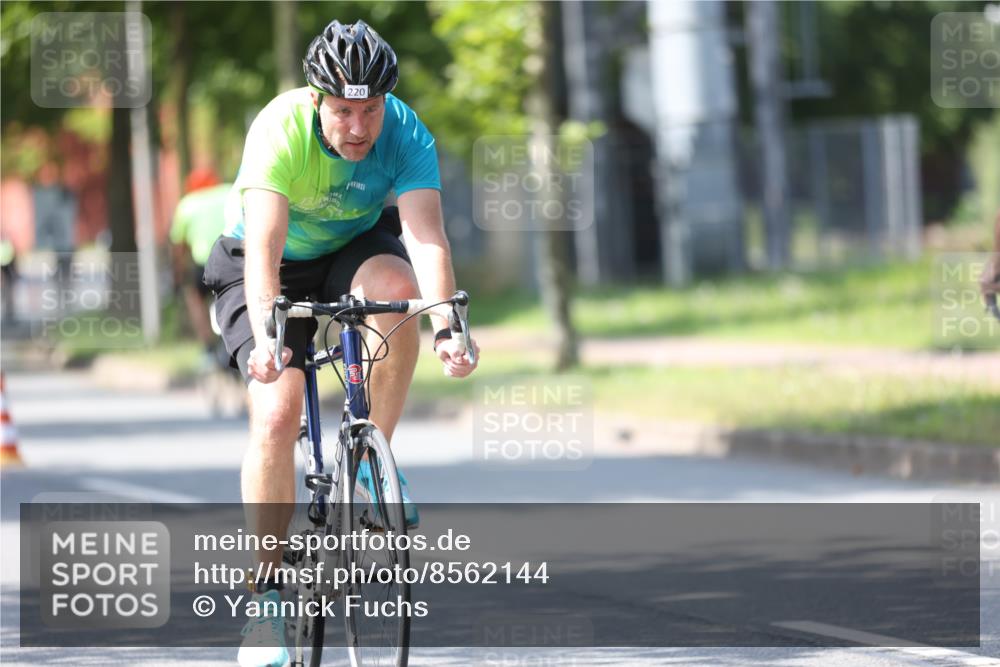 10.08.2025 - GEWOBA Citytriathlon Bremen Yannick Fuchs http://msf.ph/oto/8562144 10.08.2025 14:26:09 Radfahren 181, 220, 231, 273, 278, 325, 331, 446 meine-sportfotos.de