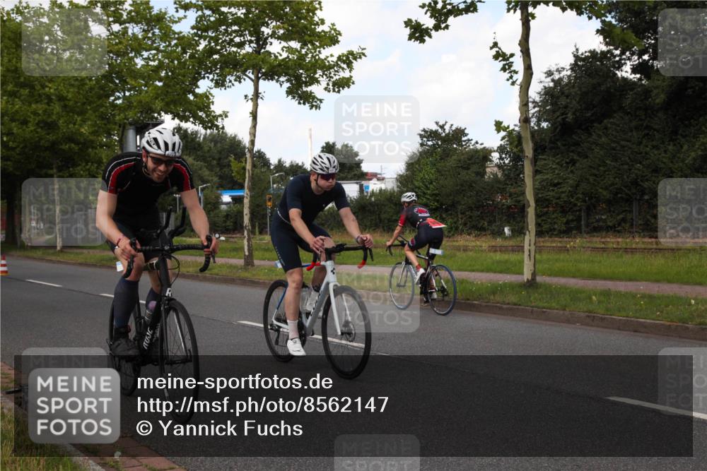 10.08.2025 - GEWOBA Citytriathlon Bremen Yannick Fuchs http://msf.ph/oto/8562147 10.08.2025 12:24:40 Radfahren 597, 623, 660, 672, 698, 705, 737, 779, 809, 883, 890, 896, 925, 964, 1006, 1036 meine-sportfotos.de