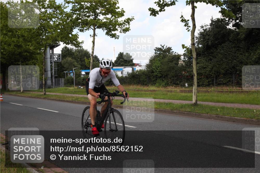 10.08.2025 - GEWOBA Citytriathlon Bremen Yannick Fuchs http://msf.ph/oto/8562152 10.08.2025 12:24:46 Radfahren 597, 660, 672, 698, 705, 737, 880, 890, 896, 954, 955, 1006 meine-sportfotos.de