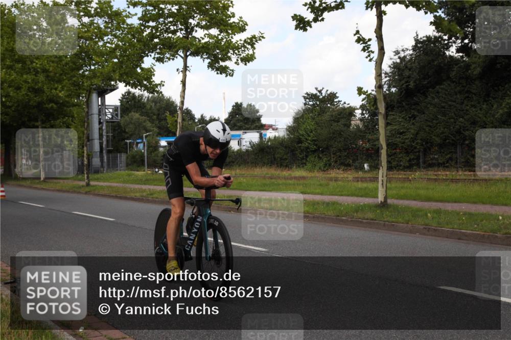 10.08.2025 - GEWOBA Citytriathlon Bremen Yannick Fuchs http://msf.ph/oto/8562157 10.08.2025 12:24:49 Radfahren 597, 672, 698, 737, 814, 880, 890, 896, 954, 955, 1006 meine-sportfotos.de