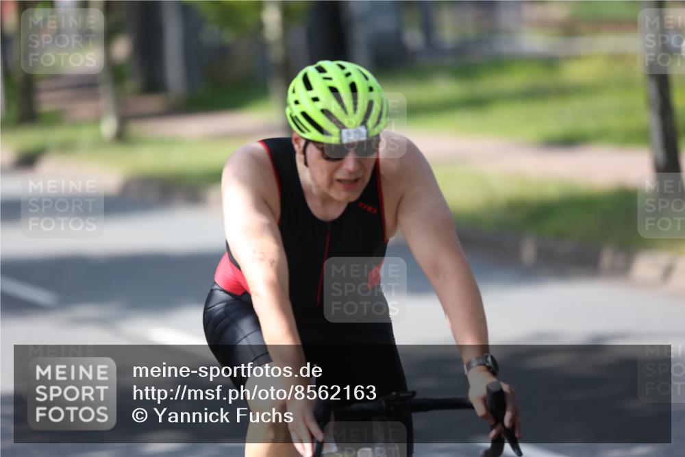 10.08.2025 - GEWOBA Citytriathlon Bremen Yannick Fuchs http://msf.ph/oto/8562163 10.08.2025 14:26:19 Radfahren 220, 231, 278, 325, 360, 404 meine-sportfotos.de