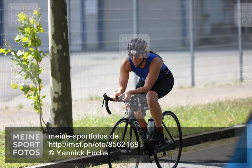 10.08.2025 - GEWOBA Citytriathlon Bremen Yannick Fuchs http://msf.ph/oto/8562169 10.08.2025 14:26:54 Radfahren 349, 372, 408, 422, 445, 484, 497 meine-sportfotos.de