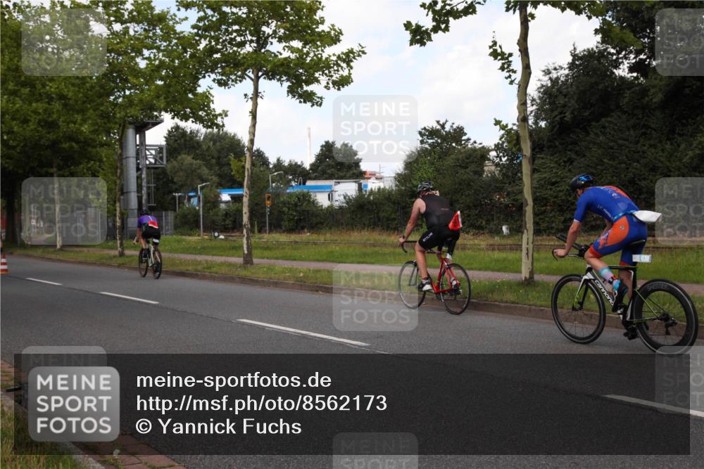 10.08.2025 - GEWOBA Citytriathlon Bremen Yannick Fuchs http://msf.ph/oto/8562173 10.08.2025 12:25:01 Radfahren 737, 814, 880, 890, 896, 954, 955, 958 meine-sportfotos.de
