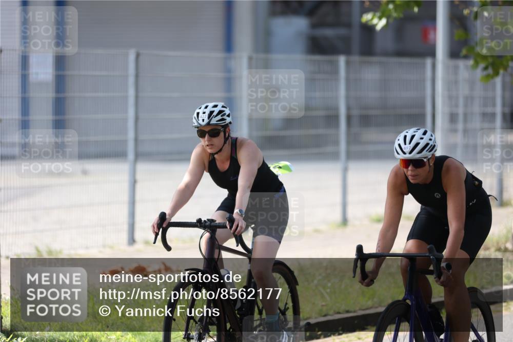 10.08.2025 - GEWOBA Citytriathlon Bremen Yannick Fuchs http://msf.ph/oto/8562177 10.08.2025 14:26:56 Radfahren 276, 305, 349, 372, 408, 422, 445, 484, 497 meine-sportfotos.de