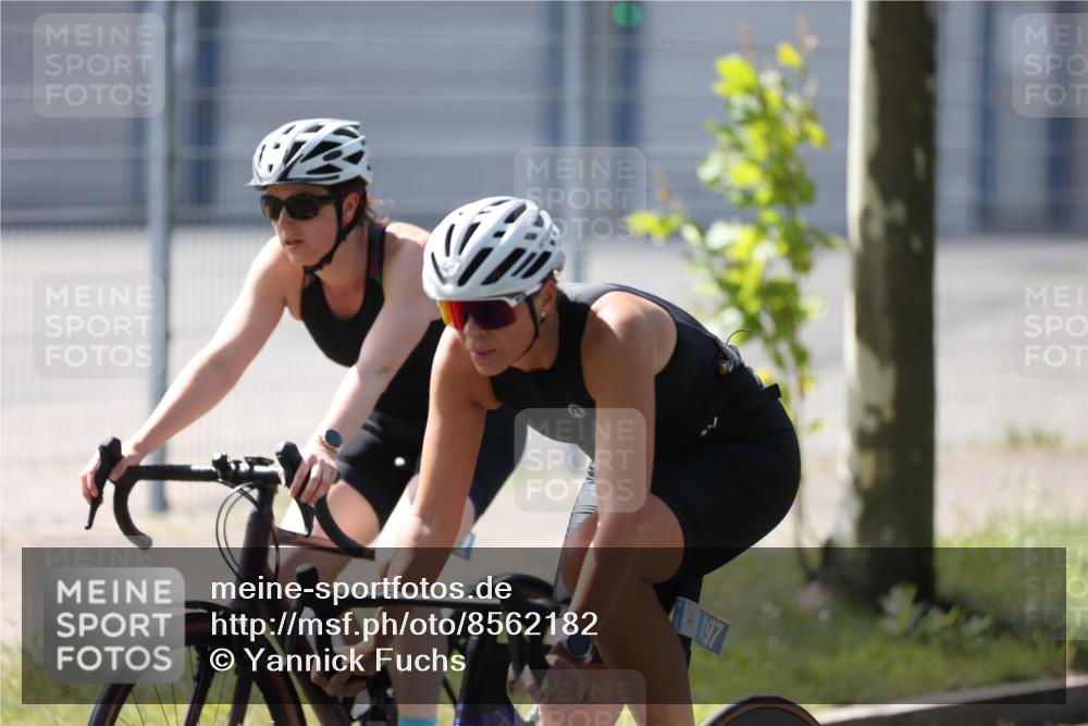 10.08.2025 - GEWOBA Citytriathlon Bremen Yannick Fuchs http://msf.ph/oto/8562182 10.08.2025 14:26:56 Radfahren 276, 305, 349, 372, 408, 422, 445, 484, 497 meine-sportfotos.de