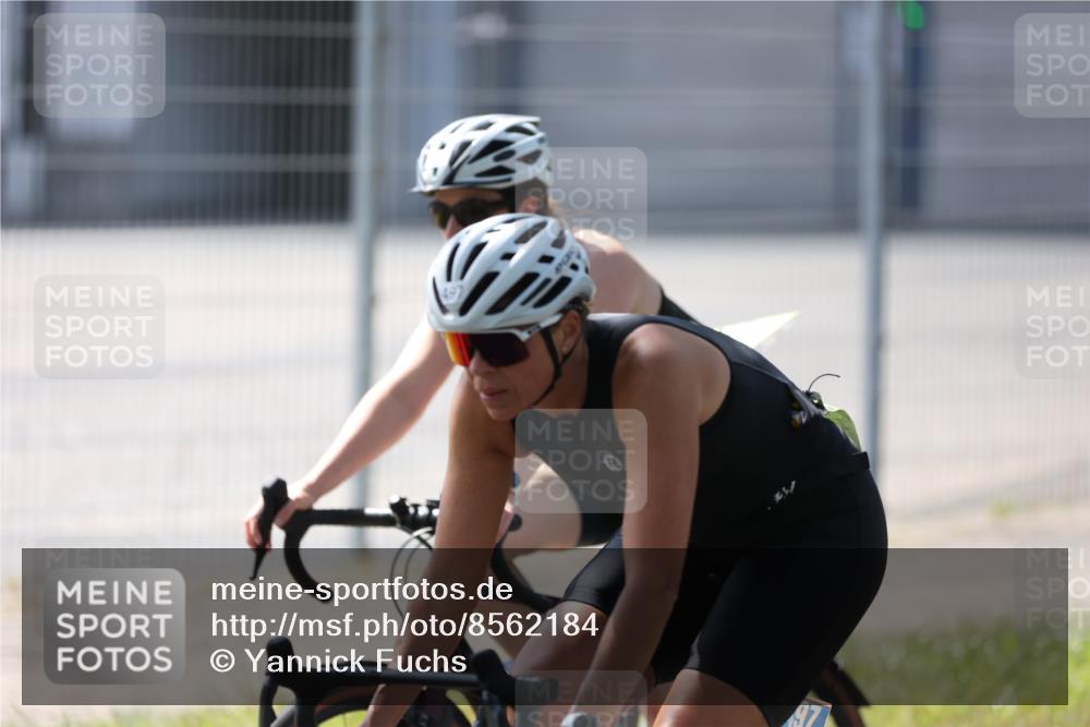 10.08.2025 - GEWOBA Citytriathlon Bremen Yannick Fuchs http://msf.ph/oto/8562184 10.08.2025 14:26:57 Radfahren 189, 276, 305, 318, 349, 372, 408, 422, 445, 484, 497 meine-sportfotos.de