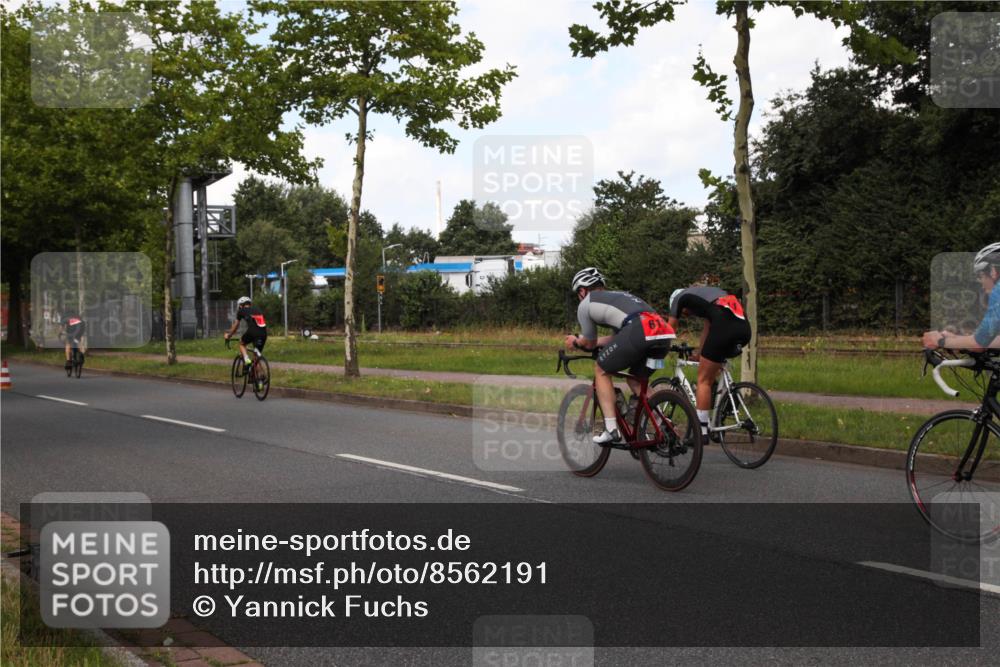 10.08.2025 - GEWOBA Citytriathlon Bremen Yannick Fuchs http://msf.ph/oto/8562191 10.08.2025 12:25:17 Radfahren 595, 619, 908, 958, 965, 1024 meine-sportfotos.de