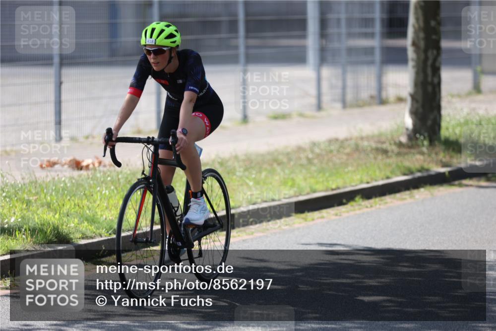 10.08.2025 - GEWOBA Citytriathlon Bremen Yannick Fuchs http://msf.ph/oto/8562197 10.08.2025 14:27:05 Radfahren 189, 196, 276, 305, 318, 372, 422, 457, 484, 497 meine-sportfotos.de