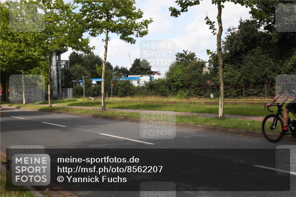 10.08.2025 - GEWOBA Citytriathlon Bremen Yannick Fuchs http://msf.ph/oto/8562207 10.08.2025 12:25:35 Radfahren 646, 684, 850, 968, 1024 meine-sportfotos.de