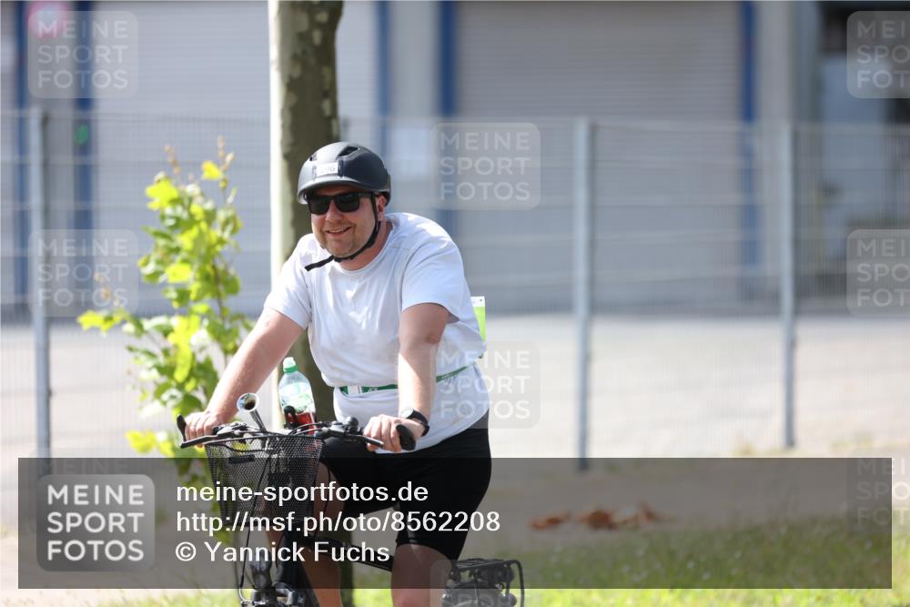 10.08.2025 - GEWOBA Citytriathlon Bremen Yannick Fuchs http://msf.ph/oto/8562208 10.08.2025 14:27:14 Radfahren 120, 189, 196, 276, 286, 305, 318, 441, 457 meine-sportfotos.de