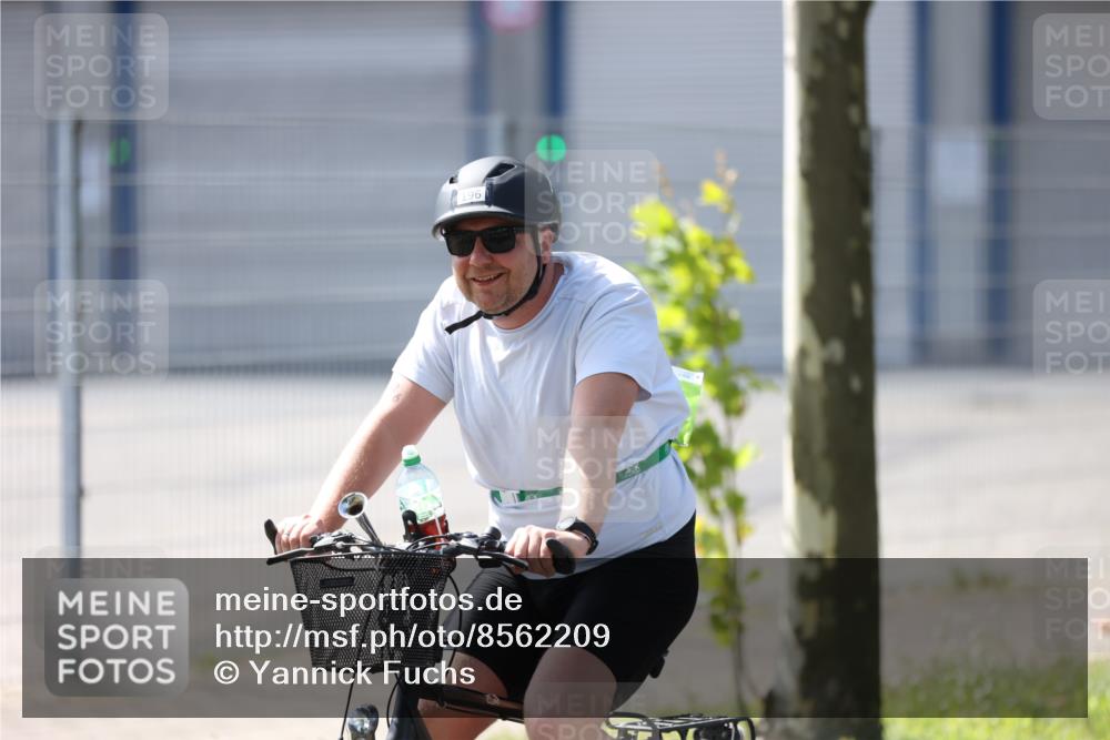 10.08.2025 - GEWOBA Citytriathlon Bremen Yannick Fuchs http://msf.ph/oto/8562209 10.08.2025 14:27:14 Radfahren 120, 189, 196, 276, 286, 305, 318, 441, 457 meine-sportfotos.de