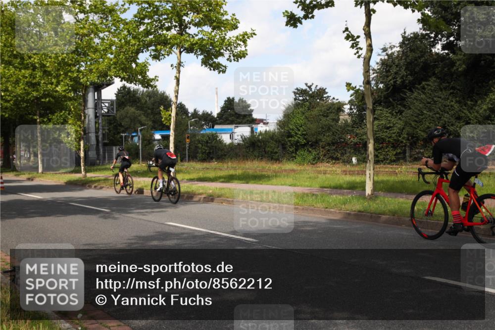 10.08.2025 - GEWOBA Citytriathlon Bremen Yannick Fuchs http://msf.ph/oto/8562212 10.08.2025 12:25:37 Radfahren 646, 677, 684, 850, 968 meine-sportfotos.de